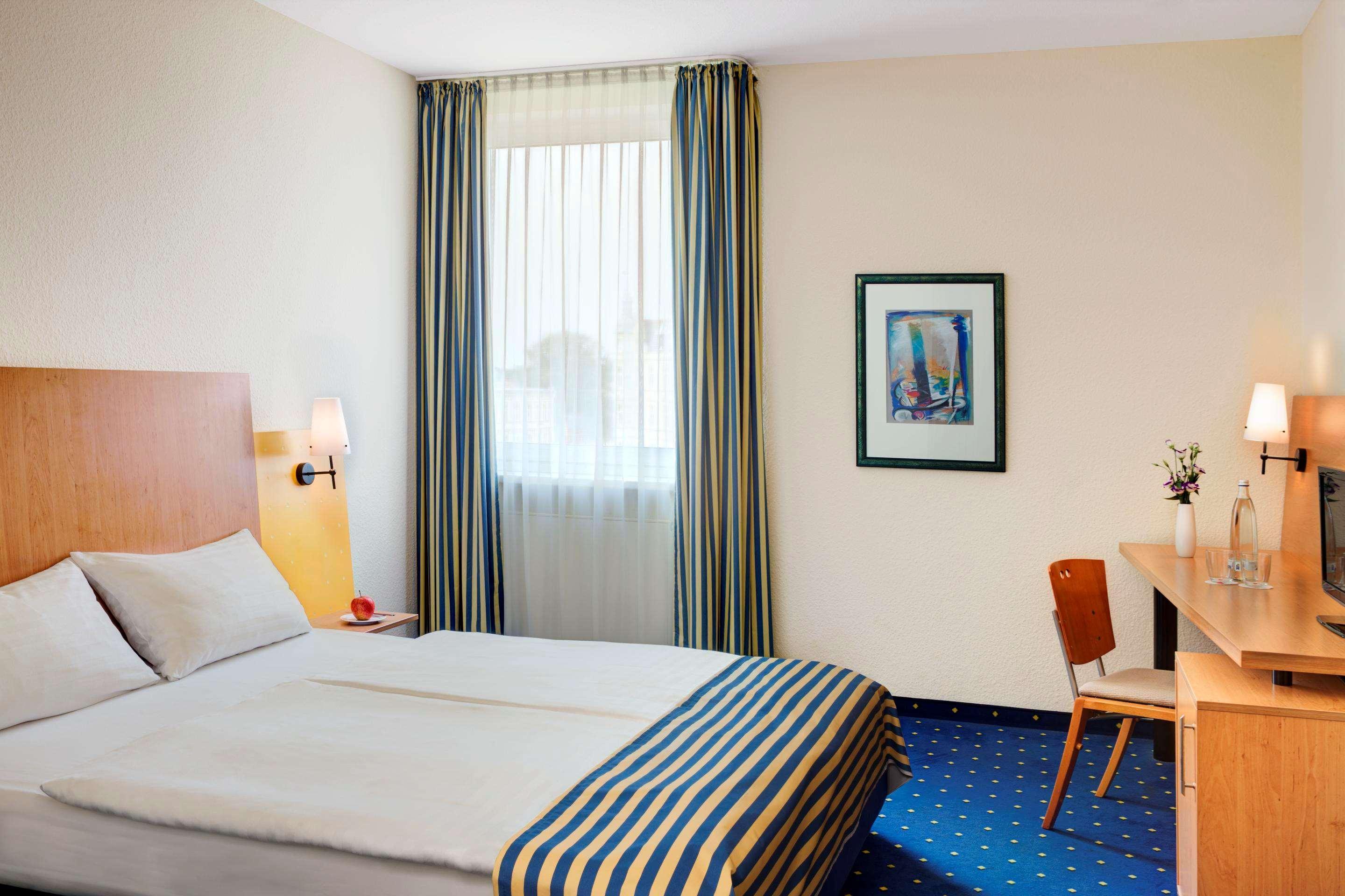 Intercityhotel שטראלסונד מראה חיצוני תמונה