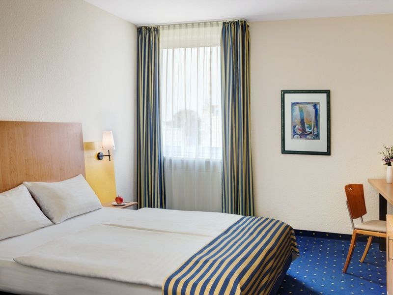 Intercityhotel שטראלסונד מראה חיצוני תמונה