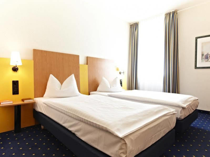 Intercityhotel שטראלסונד מראה חיצוני תמונה