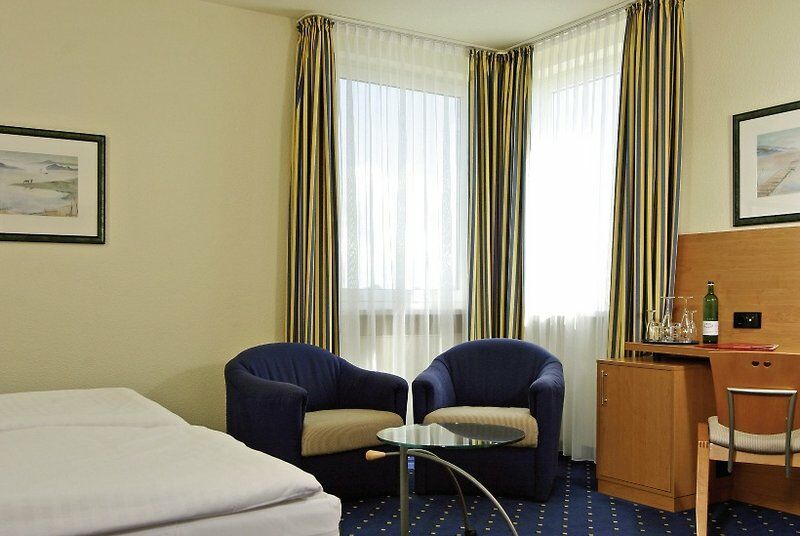 Intercityhotel שטראלסונד מראה חיצוני תמונה